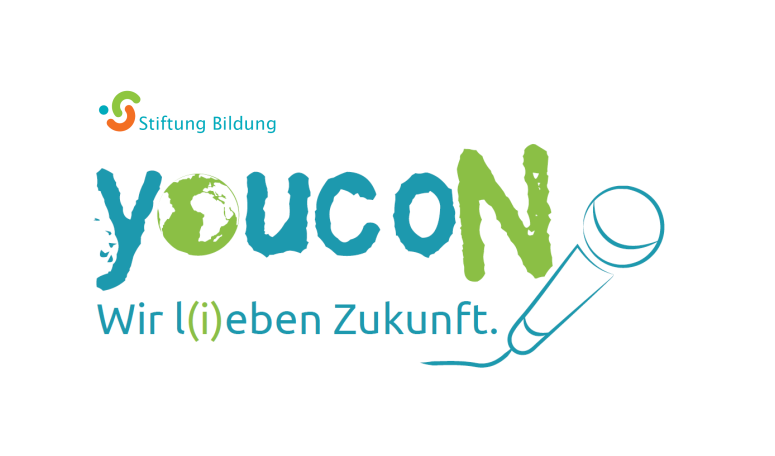 Auf weißem Hintergund "youcoN wir l(i)eben Zukunft." Daneben ist ein Mikrofon abgebildet. Hierbei handelt es sich um das Logo der youcoN.