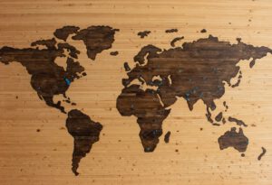 eine Weltkarte aus Holz
