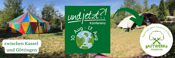 eine Wiese mit buntem Zirkuszelt und Pavillon, datzu die Texte "zwischen Kassel und Göttingen", "undjetzt?! Konferenz 10. Aug – 17. Aug"