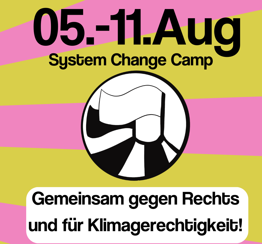 Auf rosanem und gelben Hintergrund ist das Logo des Systemcamps zu sehen.